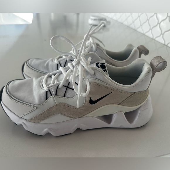 Nike Shoes - Nike Ryz 365 Sneaker